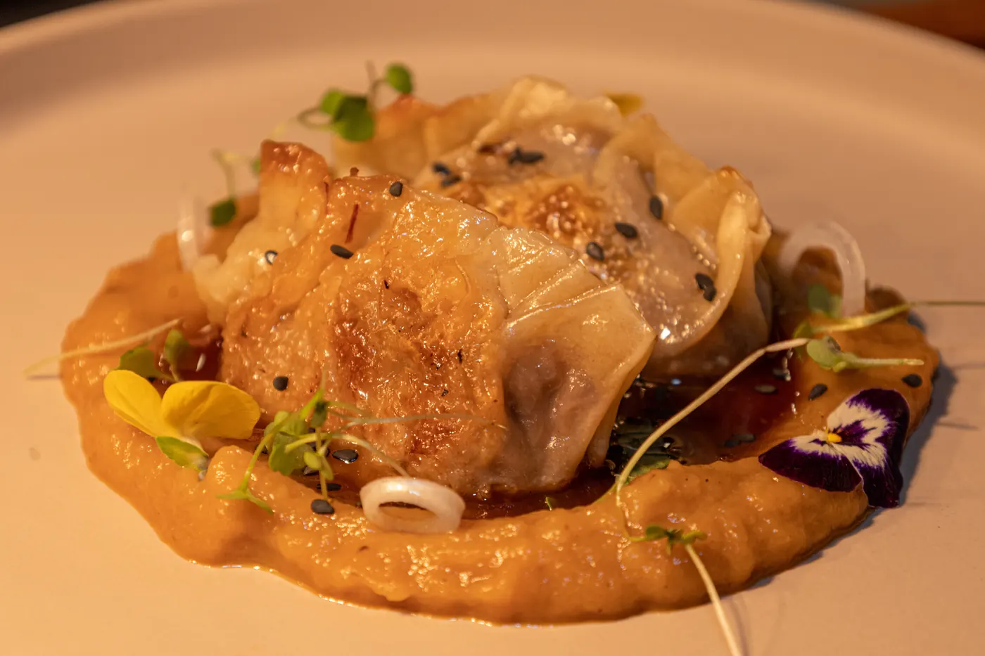 Gyoza de cordero en plato