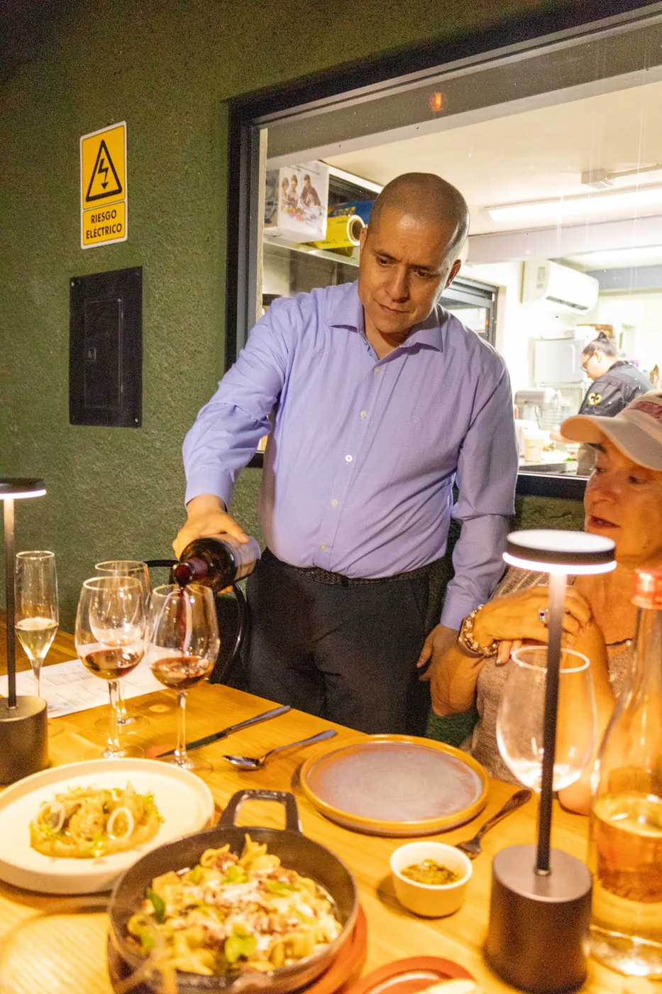 Servicio de vino en mesa N-16
